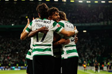 Ricardo Mangas, Francisco Trincao ve Luis Suarez, Liga Portekiz maçında Estadio Jose Alvalade (Maciej Rogowski) takımları arasında attıkları gol sonucu kutlama yaparken görüldü.)