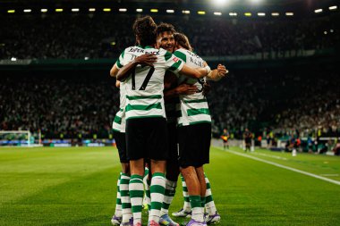 Ricardo Mangas ve Sporcu oyuncular, Estadio Jose Alvalade (Maciej Rogowski) takımları arasında oynanan Liga Portekiz maçında attıkları golü kutlarken görüldü.)