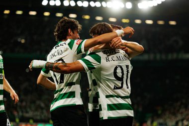 Ricardo Mangas ve Sporcu oyuncular, Estadio Jose Alvalade (Maciej Rogowski) takımları arasında oynanan Liga Portekiz maçında attıkları golü kutlarken görüldü.)