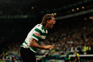 Ricardo Mangas, Liga Portekiz maçında Estadio Jose Alvalade (Maciej Rogowski) takımları arasında attığı golü kutlarken görüldü.)