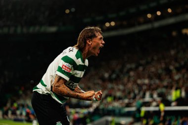 Ricardo Mangas, Liga Portekiz maçında Estadio Jose Alvalade (Maciej Rogowski) takımları arasında attığı golü kutlarken görüldü.)