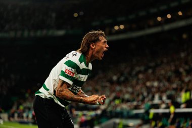 Ricardo Mangas, Liga Portekiz maçında Estadio Jose Alvalade (Maciej Rogowski) takımları arasında attığı golü kutlarken görüldü.)