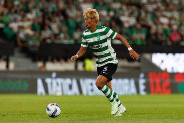 Hidemasa Morita, Liga Portekiz maçı sırasında Estadio Jose Alvalade 'de (Maciej Rogowski) Sporting CP ve FC Arouca takımları arasında görüldü.)