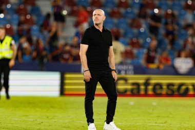 Julian Calero Fernandez, Estadio Ciudad de Valencia 'daki UD Levante ve FC Barcelona takımları arasında LaLiga EA SPORTS maçında görüldü (Maciej Rogowski)