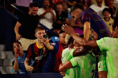 Lamine Yamal ve Ferran Torres, Estadio Ciudad de Valencia 'daki UD Levante ve FC Barcelona takımları arasında oynanan LaLiga EA SPORTS maçında gol üstüne gol atarken görüldü (Maciej Rogowski)