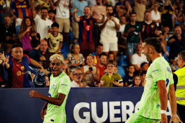 Lamine Yamal ve Ferran Torres, Estadio Ciudad de Valencia 'daki UD Levante ve FC Barcelona takımları arasında oynanan LaLiga EA SPORTS maçında gol üstüne gol atarken görüldü (Maciej Rogowski)