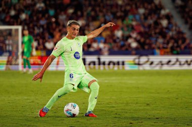 Gavi, Estadio Ciudad de Valencia 'daki UD Levante ve FC Barcelona takımları arasında oynanan LaLiga EA SPORTS maçı sırasında görüldü (Maciej Rogowski)