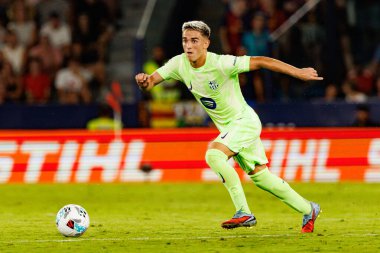 Gavi, Estadio Ciudad de Valencia 'daki UD Levante ve FC Barcelona takımları arasında oynanan LaLiga EA SPORTS maçı sırasında görüldü (Maciej Rogowski)