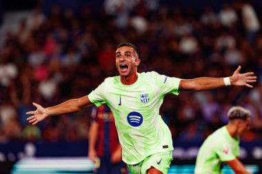 Ferran Torres, LaLiga EA SPORTS maçında Estadio Ciudad de Valencia 'daki UD Levante ve FC Barcelona takımları arasında gol attıktan sonra kutlama yaparken görüldü (Maciej Rogowski)