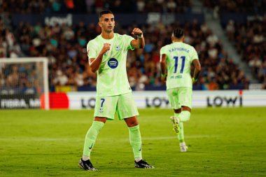 Ferran Torres, LaLiga EA SPORTS maçında Estadio Ciudad de Valencia 'daki UD Levante ve FC Barcelona takımları arasında gol attıktan sonra kutlama yaparken görüldü (Maciej Rogowski)