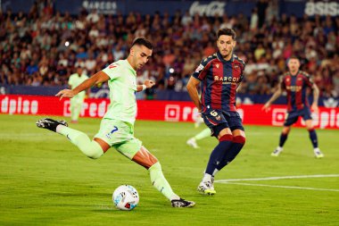 Ferran Torres ve Unai Elgezabal, Estadio Ciudad de Valencia 'daki UD Levante ve FC Barcelona takımları arasında oynanan LaLiga EA SPORTS maçı sırasında görüldü (Maciej Rogowski)