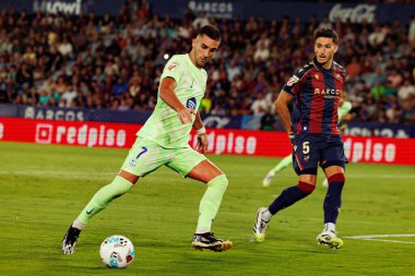 Ferran Torres ve Unai Elgezabal, Estadio Ciudad de Valencia 'daki UD Levante ve FC Barcelona takımları arasında oynanan LaLiga EA SPORTS maçı sırasında görüldü (Maciej Rogowski)