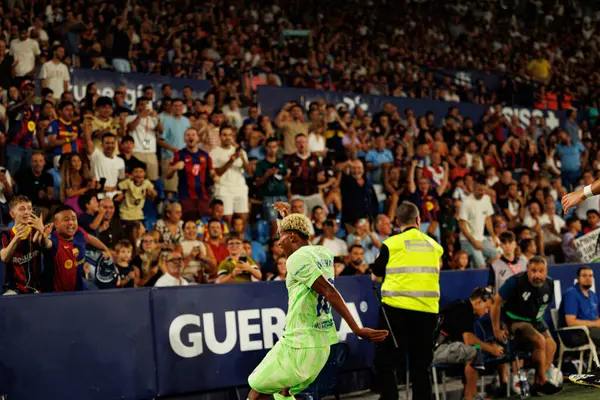 Lamine Yamal, Estadio Ciudad de Valencia (Maciej Rogowski) takımları arasında LaLiga EA SPORTS maçında UD Levante ve FC Barcelona takımları arasında gol üstüne gol atarken görüldü.)