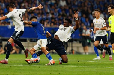 Ilyas Chaira ve Aurelien Tchouameni, Carlos Tartiere Stadyumu 'ndaki Real Oviedo ve Real Madrid FC takımları arasında oynanan LaLiga EA Spor karşılaşmasında görüldü (Maciej Rogowski)