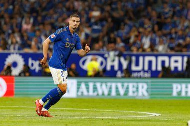 Leander Dendoncker, Real Oviedo ve Real Madrid FC takımları arasında Carlos Tartiere Stadyumu 'nda (Maciej Rogowski)