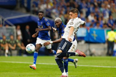 Kwasi Sibo ve Federico Valverde, Carlos Tartiere Stadyumu 'ndaki Real Oviedo ve Real Madrid FC takımları arasında oynanan LaLiga EA Spor Maçı sırasında görüldü.)