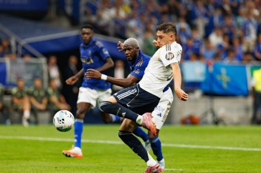 Kwasi Sibo ve Federico Valverde, Carlos Tartiere Stadyumu 'ndaki Real Oviedo ve Real Madrid FC takımları arasında oynanan LaLiga EA Spor Maçı sırasında görüldü.)
