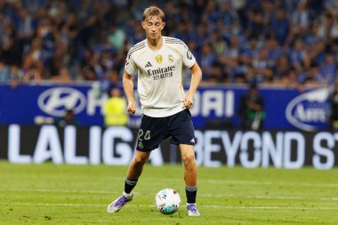 Dean Huijsen, Carlos Tartiere Stadyumu 'ndaki Real Oviedo ve Real Madrid FC takımları arasında oynanan LaLiga EA SPORTS maçı sırasında görüldü (Maciej Rogowski)