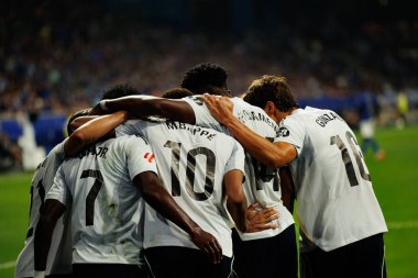 Real Madrid 'in oyuncuları, Real Oviedo ve Real Madrid FC takımları arasında oynanan LaLiga EA SPORTS maçında Carlos Tartiere Stadyumu' nda (Maciej Rogowski)