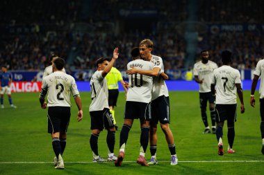 Kylian Mbappe ve Dean Huijsen, Carlos Tartiere Stadyumu 'nda Real Oviedo ve Real Madrid FC takımları arasında oynanan LaLiga EA Spor maçında gol üstüne gol atarken görüldü (Maciej Rogowski)
