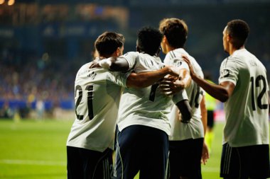 Real Madrid 'in oyuncuları, Real Oviedo ve Real Madrid FC takımlarının Carlos Tartiere Stadyumu' nda (Maciej Rogowski)