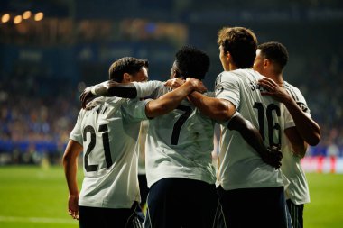 Real Madrid 'in oyuncuları, Real Oviedo ve Real Madrid FC takımlarının Carlos Tartiere Stadyumu' nda (Maciej Rogowski)