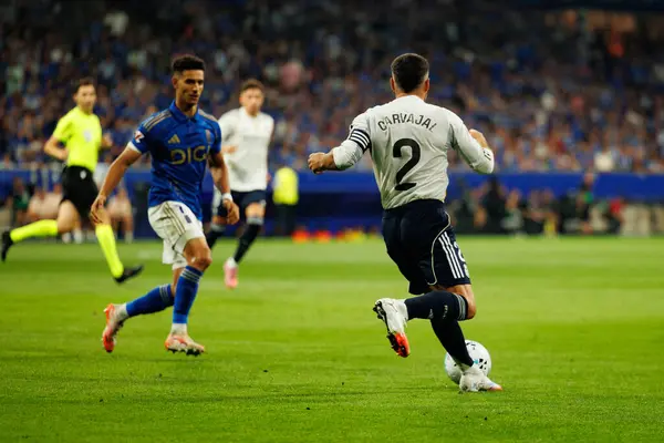 Dani Carvajal, Carlos Tartiere Stadyumu 'ndaki Real Oviedo ve Real Madrid FC takımları arasında oynanan LaLiga EA SPORTS maçı sırasında görüldü (Maciej Rogowski)