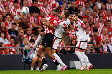 Maroan Sannadi ve Florian Lejeune, LaLiga EA Spor Maçı sırasında Estadio de San Mames 'te Rayo Vallecano ve Atletizm Kulübü takımları arasında görüldü (Maciej Rogowski)
