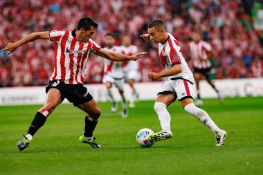 Daniel Vivian ve Jorge de Frutos, LaLiga EA SPORTS maçı sırasında Estadio de San Mames 'te (Maciej Rogowski)