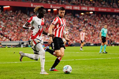 Pathe Ciss ve Oihan Sancet, Estadio de San Mames 'de (Maciej Rogowski) Atletizm Kulübü ve Rayo Vallecano takımları arasında oynanan LaLiga EA SPORTS maçı sırasında görüldü.)