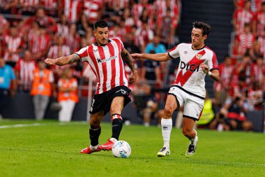 Yuri Berchiche ve Pedro Diaz, LaLiga EA SPORTS maçı sırasında Estadio de San Mames 'de (Maciej Rogowski)