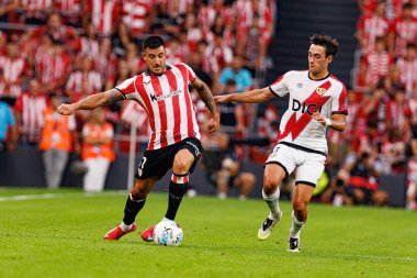 Yuri Berchiche ve Pedro Diaz, LaLiga EA SPORTS maçı sırasında Estadio de San Mames 'de (Maciej Rogowski)