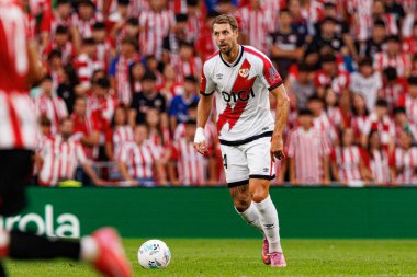 Florian Lejeune, Estadio de San Mames 'de (Maciej Rogowski) Atletizm Kulübü ve Rayo Vallecano takımları arasında oynanan LaLiga EA SPORTS maçı sırasında görüldü.)