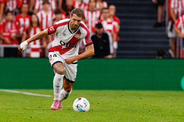Florian Lejeune, Estadio de San Mames 'de (Maciej Rogowski) Atletizm Kulübü ve Rayo Vallecano takımları arasında oynanan LaLiga EA SPORTS maçı sırasında görüldü.)