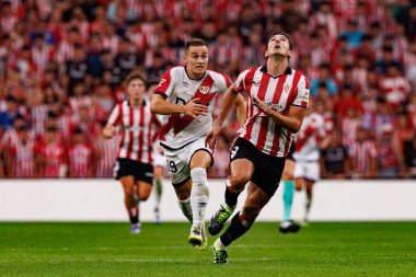 Pedro Diaz ve Daniel Vivian, Estadio de San Mames 'teki (Maciej Rogowski) Athletic Club ve Rayo Vallecano takımları arasında oynanan LaLiga EA SPORTS maçı sırasında görüldü.)