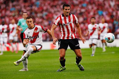 Daniel Vivian ve Jorge de Frutos, LaLiga EA SPORTS maçı sırasında Estadio de San Mames 'te (Maciej Rogowski)
