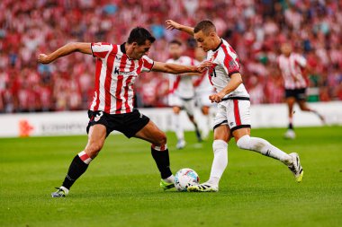 Daniel Vivian ve Jorge de Frutos, LaLiga EA SPORTS maçı sırasında Estadio de San Mames 'te (Maciej Rogowski)