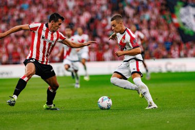 Daniel Vivian ve Jorge de Frutos, LaLiga EA SPORTS maçı sırasında Estadio de San Mames 'te (Maciej Rogowski)