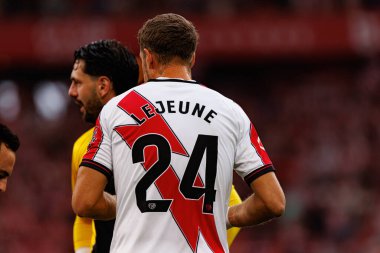 Florian Lejeune, Estadio de San Mames 'de (Maciej Rogowski) Atletizm Kulübü ve Rayo Vallecano takımları arasında oynanan LaLiga EA SPORTS maçı sırasında görüldü.)