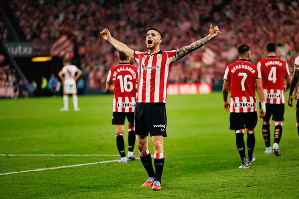 Oihan Sancet, Estadio de San Mames 'de (Maciej Rogowski) oynayan Atletizm Kulübü ve Rayo Vallecano takımları arasında oynanan LaLiga EA SPORTS maçında gol attıktan sonra kutlama yaparken görüldü.)