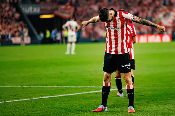 Oihan Sancet, Estadio de San Mames 'de (Maciej Rogowski) oynayan Atletizm Kulübü ve Rayo Vallecano takımları arasında oynanan LaLiga EA SPORTS maçında gol attıktan sonra kutlama yaparken görüldü.)