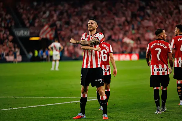 Oihan Sancet, Estadio de San Mames 'de (Maciej Rogowski) oynayan Atletizm Kulübü ve Rayo Vallecano takımları arasında oynanan LaLiga EA SPORTS maçında gol attıktan sonra kutlama yaparken görüldü.)