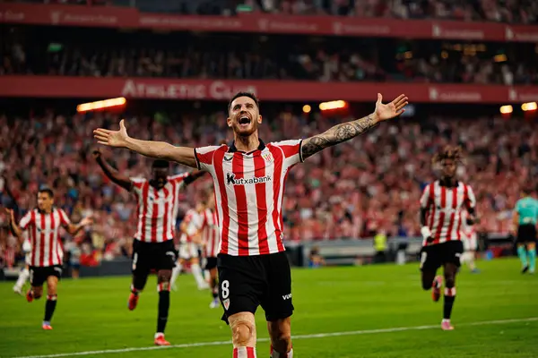 Oihan Sancet, Estadio de San Mames 'de (Maciej Rogowski) oynayan Atletizm Kulübü ve Rayo Vallecano takımları arasında oynanan LaLiga EA SPORTS maçında gol attıktan sonra kutlama yaparken görüldü.)