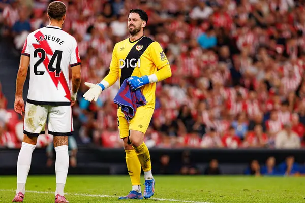 Florian Lejeune ve Augusto Batalla, Estadio de San Mames 'de (Maciej Rogowski) Atletizm Kulübü ve Rayo Vallecano takımları arasında oynanan LaLiga EA Spor Maçı sırasında görüldü.)