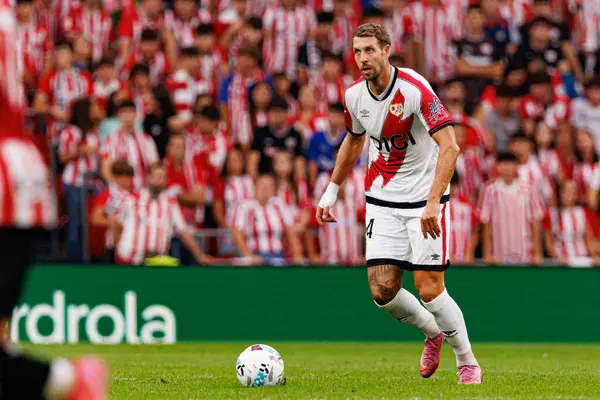Florian Lejeune, Estadio de San Mames 'de (Maciej Rogowski) Atletizm Kulübü ve Rayo Vallecano takımları arasında oynanan LaLiga EA SPORTS maçı sırasında görüldü.)