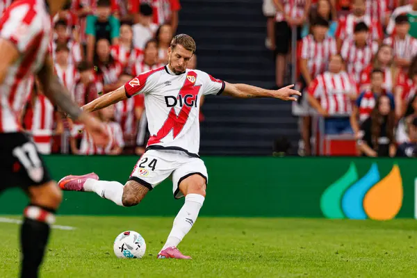 Florian Lejeune, Estadio de San Mames 'de (Maciej Rogowski) Atletizm Kulübü ve Rayo Vallecano takımları arasında oynanan LaLiga EA SPORTS maçı sırasında görüldü.)