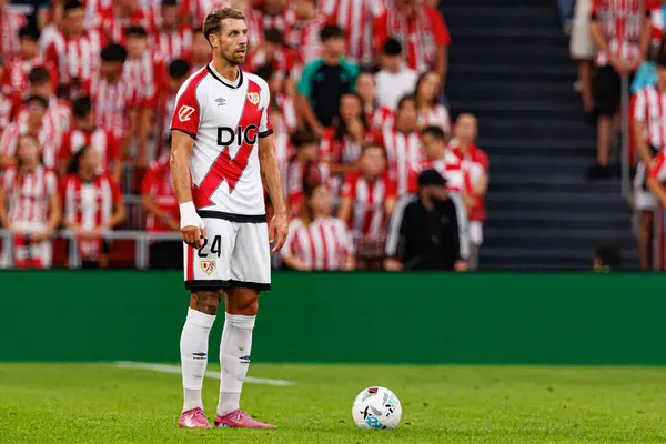 Florian Lejeune, Estadio de San Mames 'de (Maciej Rogowski) Atletizm Kulübü ve Rayo Vallecano takımları arasında oynanan LaLiga EA SPORTS maçı sırasında görüldü.)