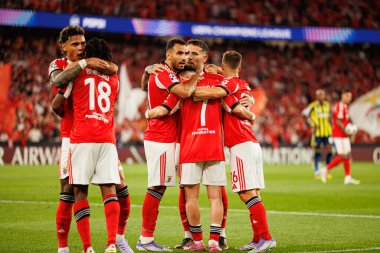 Benfica 'nın oyuncuları SL Benfica ve Fenerbahçe SK (Maciej Rogowski) arasındaki Şampiyonlar Ligi ön eleme maçında Kerem Akturkoglu' dan gol üstüne gol atarken görüldü.)