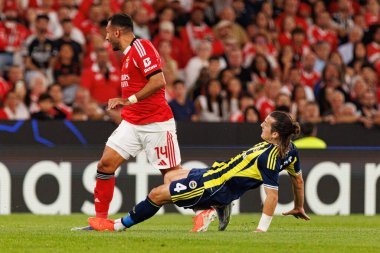 SL Benfica ve Fenerbahçe SK (Maciej Rogowski) arasındaki Şampiyonlar Ligi ön eleme maçında Vangelis Pavlidis ve Caglar Soyuncu görüldü)