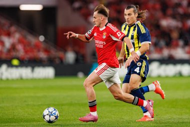 SL Benfica ve Fenerbahçe SK (Maciej Rogowski) arasındaki Şampiyonlar Ligi ön eleme maçında Kerem Akturkoglu ve Caglar Soyuncu görüldü)